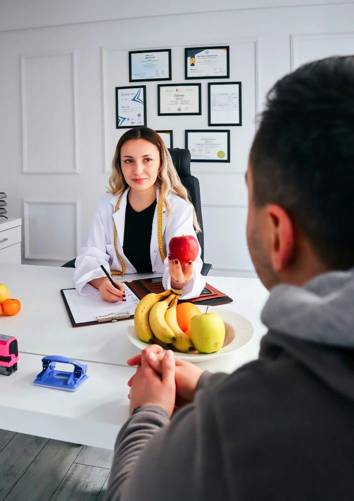 dietitian talking to a man